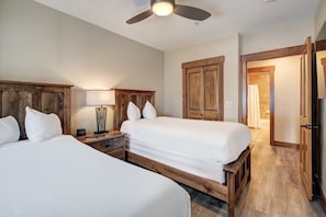 Condo, 2 Bedrooms