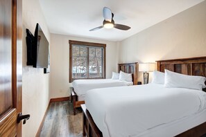 Apartamento, 2 habitaciones | 2 dormitorios, escritorio, tabla de planchar con plancha y wifi gratis
