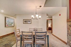 Condo, 2 Bedrooms | Dining