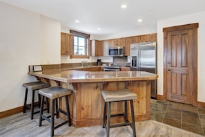 Condo, 2 Bedrooms | Private kitchen