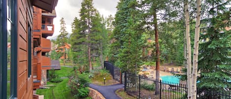 Condo, 2 Bedrooms | Property grounds