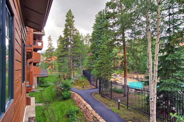 Condo, 2 Bedrooms | Property grounds