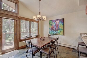 Stadtwohnung, 2 Schlafzimmer | Speisen