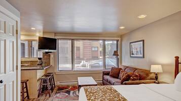 Estudi | 1 dormitori, wifi gratuïta i roba de llit