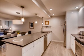 Condo, 3 Bedrooms | Private kitchen