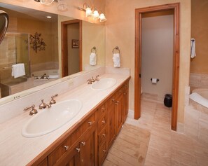 Condo, 2 Bedrooms | Bathroom | Towels, shampoo