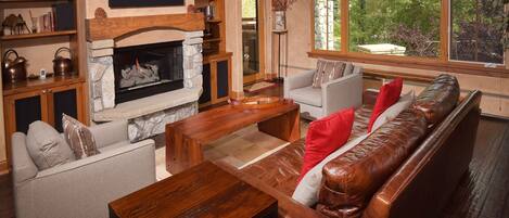 Condo, 2 Bedrooms | Living area