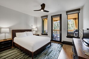 3 bedrooms, free WiFi, bed sheets - Ski-in/ Ski-out 3br 3.5ba Forest + Mountain Views Sleeps 8 3 Bedroom Condo by RedAwning (Avon)