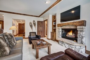 Condo, 1 Bedroom | Living area | 42-inch TV with cable channels, DVD player - Elkhorn 408 (Avon)