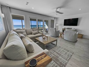 Casa de ciudad, 2 habitaciones | Área de sala de estar | Smart TV y reproductor de DVD 
