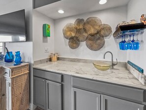 Condo, 2 Bedrooms | Private kitchen | Microwave, oven, coffee/tea maker