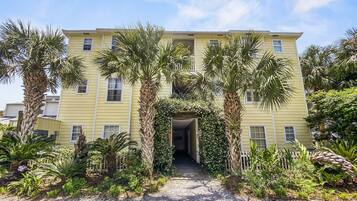 Condo, 2 Bedrooms | Exterior