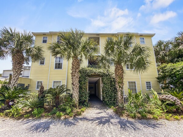 Condo, 2 quartos | Fachada