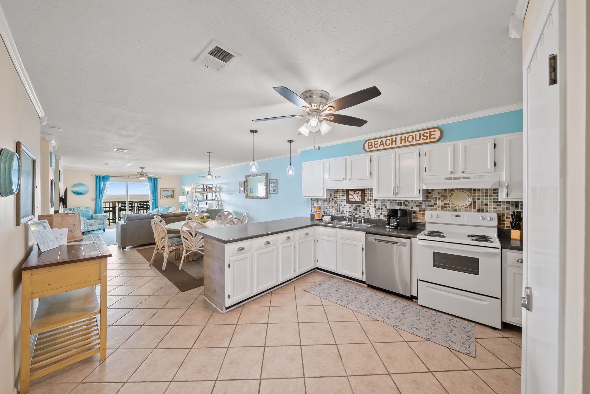 Condo, 2 Bedrooms | Private kitchen | Fridge, microwave, oven, coffee/tea maker