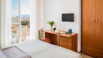 In-room safe, free WiFi, bed sheets