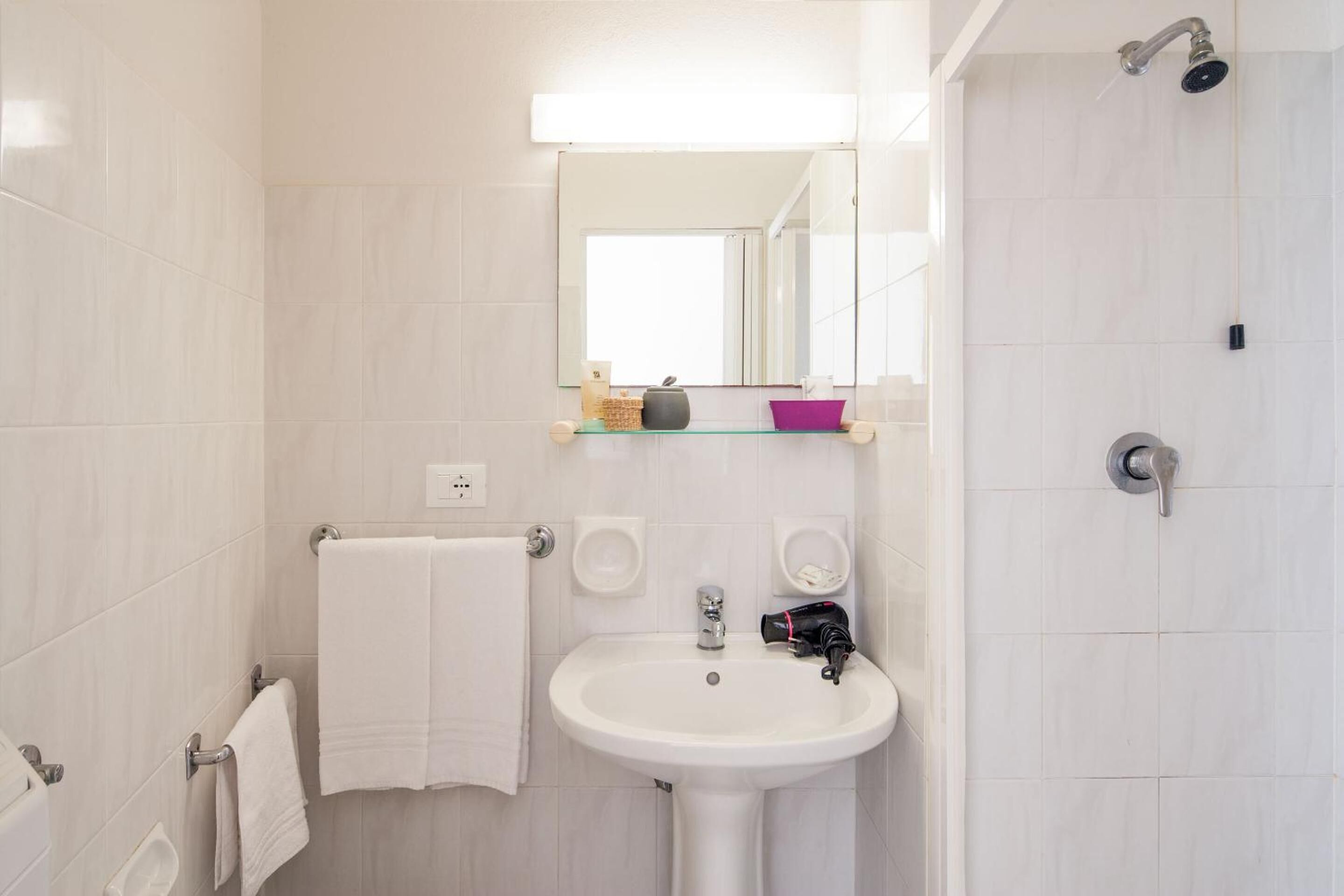 economy double room, 1 double bed | bathroom | free toiletries, hair dryer, bidet, towels