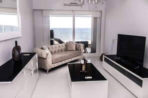 Televisión LCD, mesa de ping pong