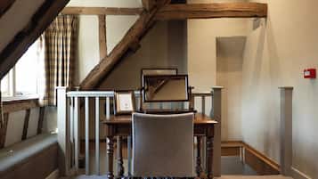 Deluxe Double Room | Iron/ironing board, free WiFi