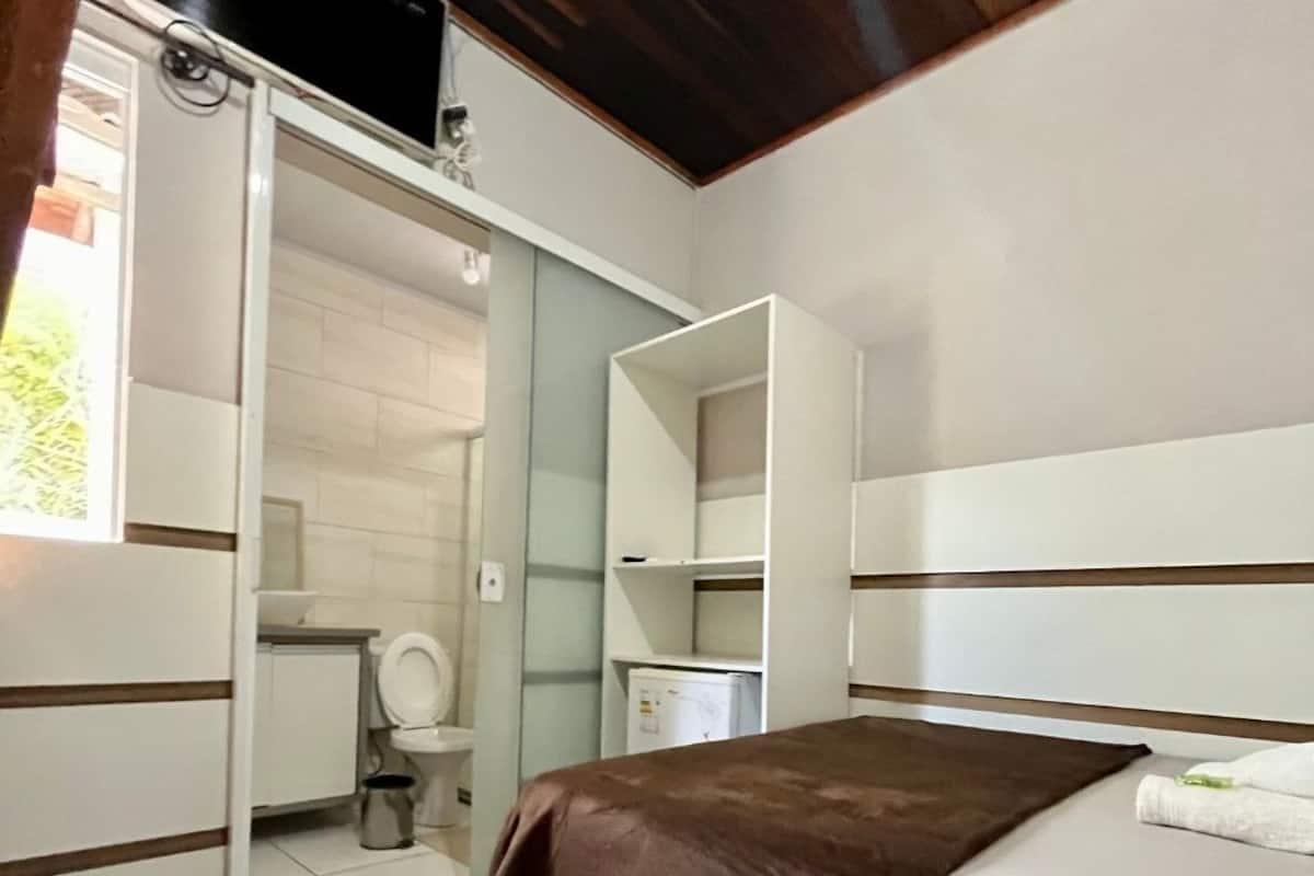 Standaard tweepersoonskamer, 1 slaapkamer | 1 slaapkamer, een minibar, een strijkplank/strijkijzer, gratis wifi