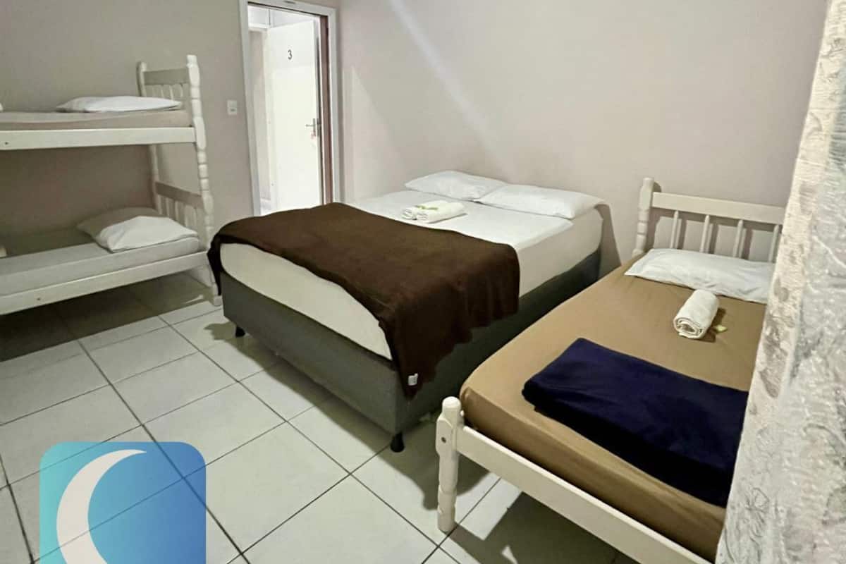Standaard kamer, 1 slaapkamer | 1 slaapkamer, een minibar, een strijkplank/strijkijzer, gratis wifi