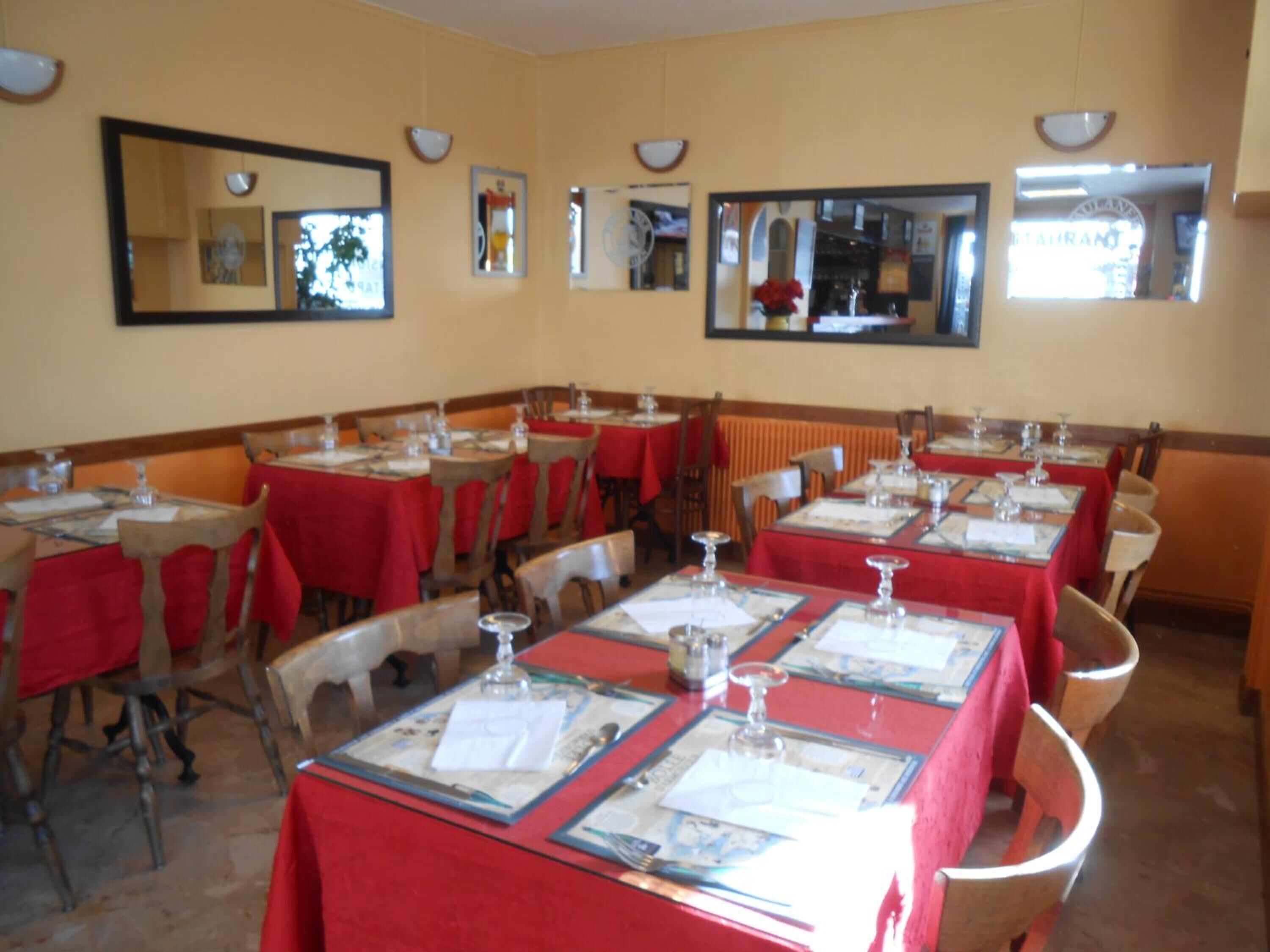 lunch and dinner served