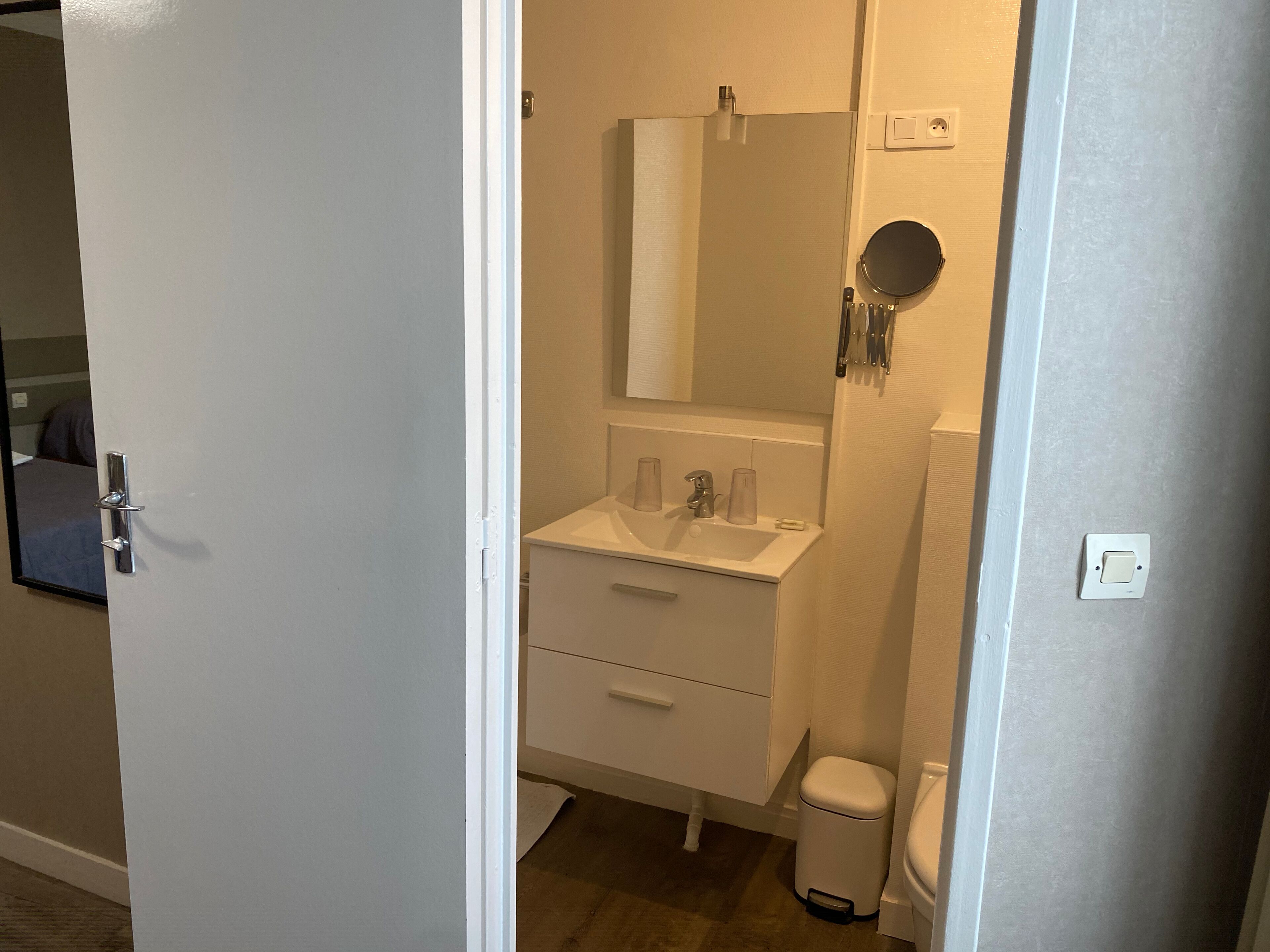 quadruple room, private bathroom | bathroom | shower, free toiletries, towels