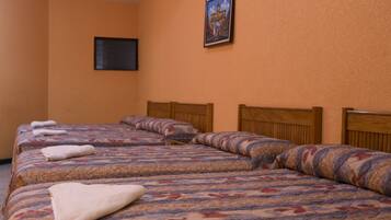 Standard Room (4 Double Beds) | Desk, free WiFi, bed sheets