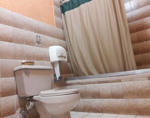 Ducha, artículos de tocador gratuitos, toallas