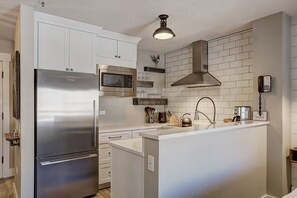Studio | Private kitchen | Full-sized fridge, microwave, oven, stovetop