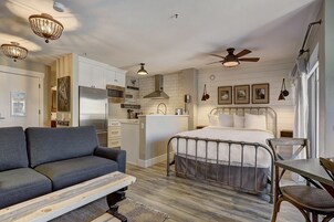 Studio | Cribs/infant beds, free WiFi, bed sheets