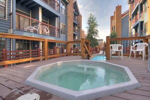 Studio | Outdoor spa tub