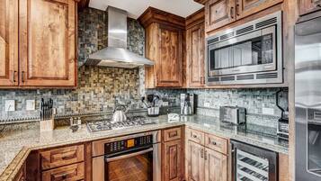 Kondominium, 3 kamar tidur | Dapur pribadi | Lemari es besar, microwave, oven, dan kompor