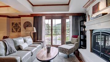 Condo, 3 Bedrooms | Living area
