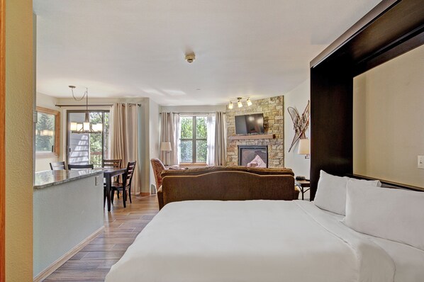 Studio | 1 bedroom, cots/infant beds, free WiFi, bed sheets - River Mtn Lodge E116C - Studio Condo by RedAwning (Breckenridge)