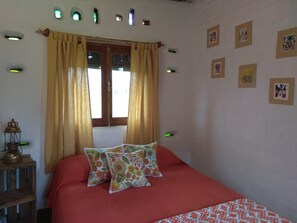 Standard Double Room | 1 bedroom, soundproofing, travel crib, bed sheets - La Casa del Hornero (Piriapolis)