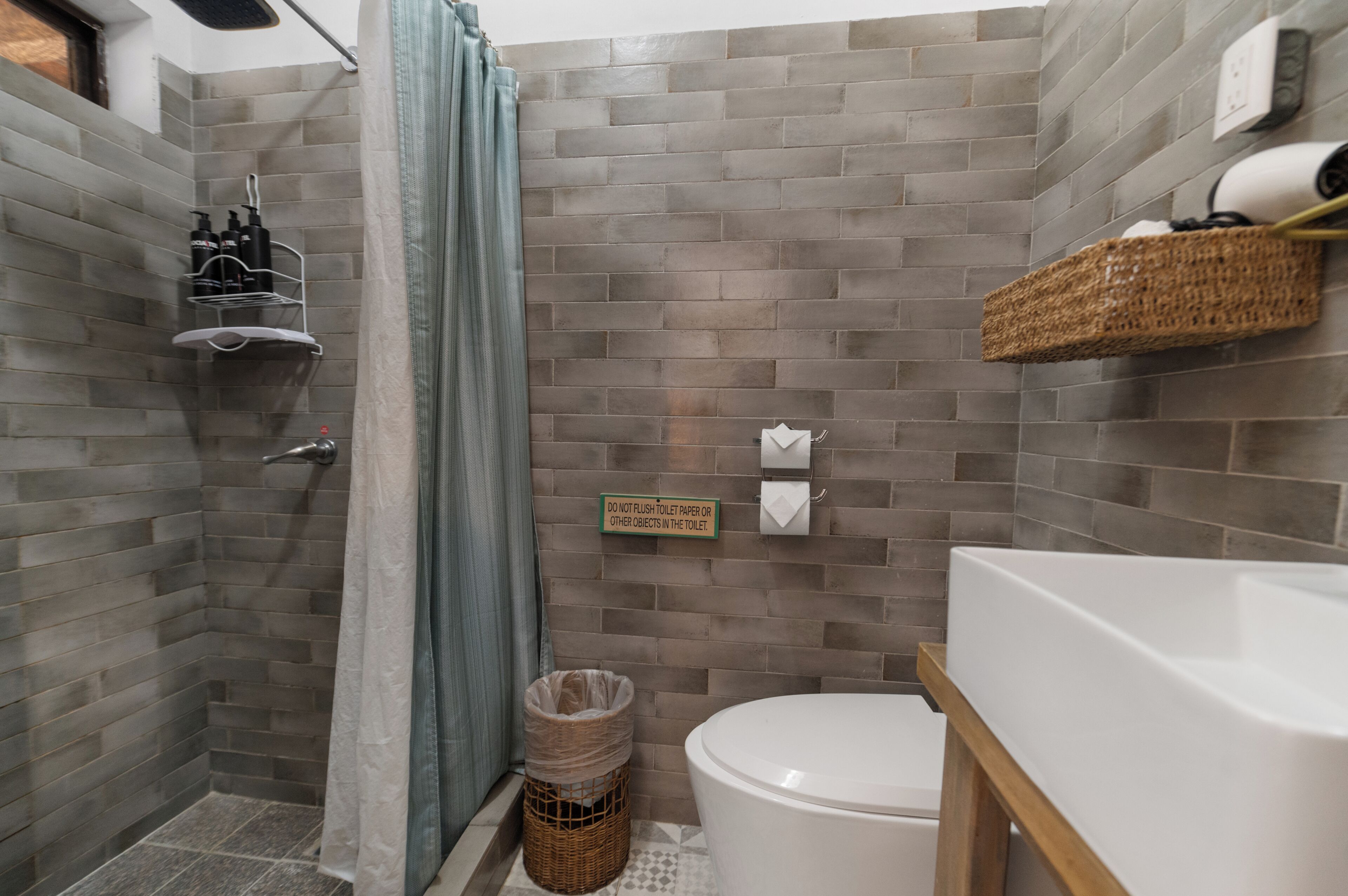 Suite + | Bathroom | Shower, towels