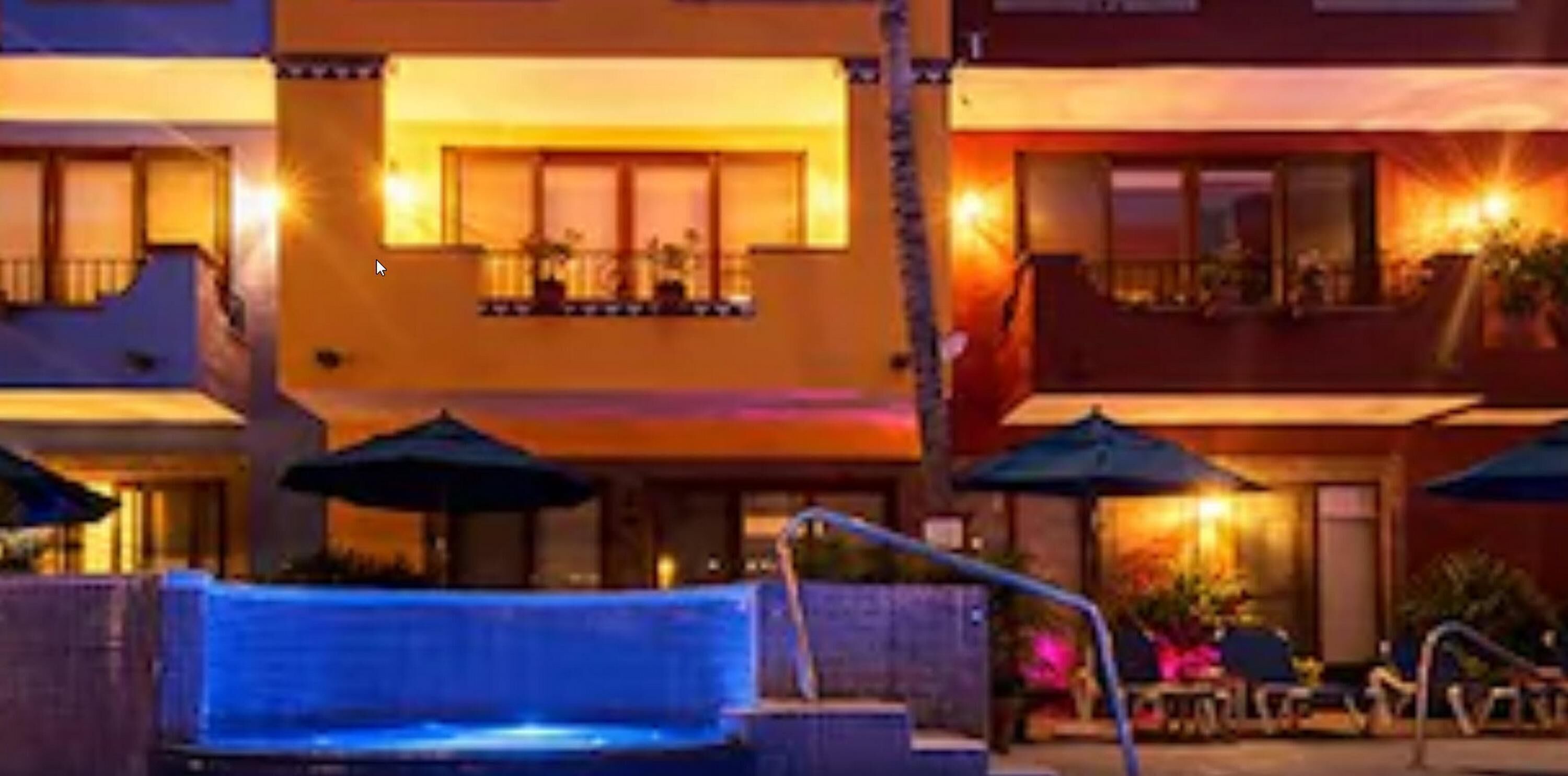 Una piscina al aire libre (de 09:00 a 21:00), sombrillas, tumbonas