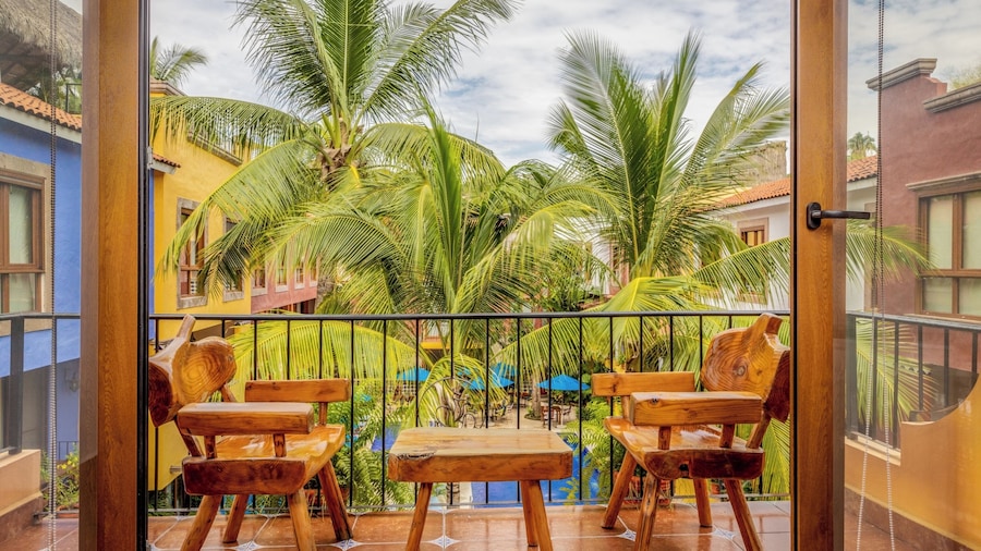 Casa Lotería -Pueblito Sayulita- Colorful, Family and Relax Experience with Private Parking and Pool