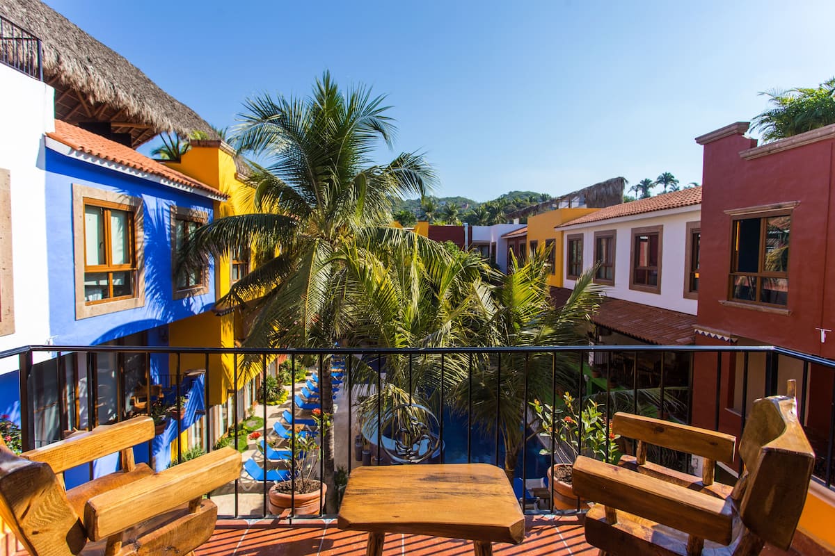 Balcony Junior Suite with Pool View (Only Adults) | Parveke