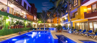 Casa Lotería -Pueblito Sayulita- Colorful, Family and Relax Experience with Private Parking and Pool