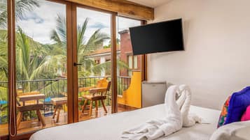 Balcony Junior Suite con Vistas a la Piscina (Solo Adultos) | 1 habitación y caja de seguridad en la habitación