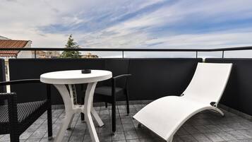 Deluxe-Doppel- oder -Zweibettzimmer, Meerblick | Balkon
