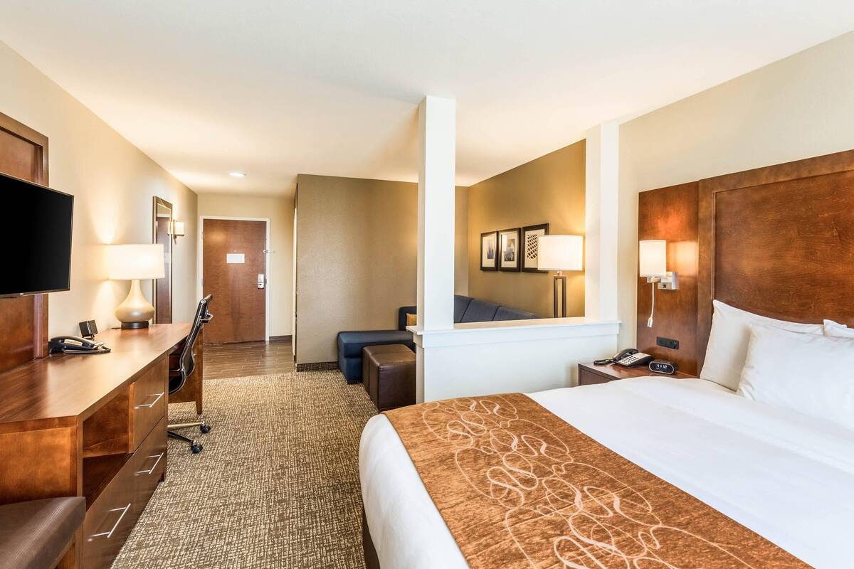 Desk, iron/ironing board, cots/infant beds, free WiFi