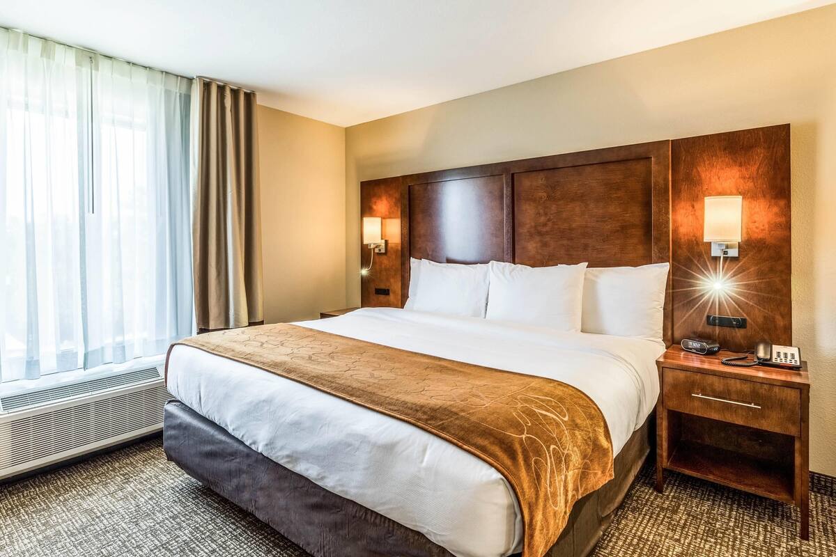 Suite, 1 King Bed with Sofa bed, Non Smoking (Upgraded) | Desk, iron/ironing board, cots/infant beds, free WiFi