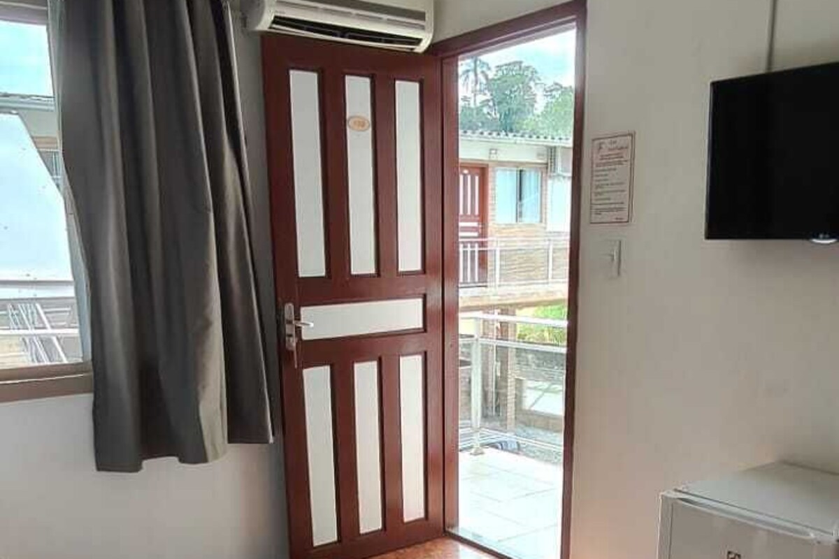 Minibar, wifi gratis y ropa de cama 