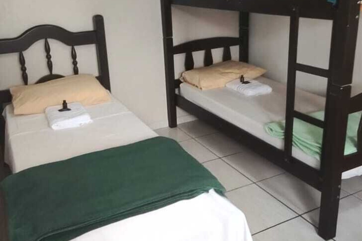 Minibar, wifi gratis y ropa de cama 