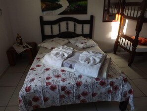 Quadruple Room | Minibar, free cots/infant beds, free WiFi, bed sheets