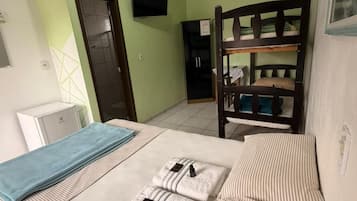 Minibar, wifi gratis y ropa de cama