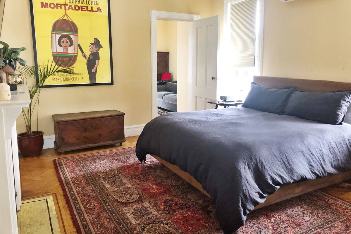 Suite Deluxe, 1 très grand lit, salle de bains privée | Draps en coton égyptien, literie de qualité supérieure