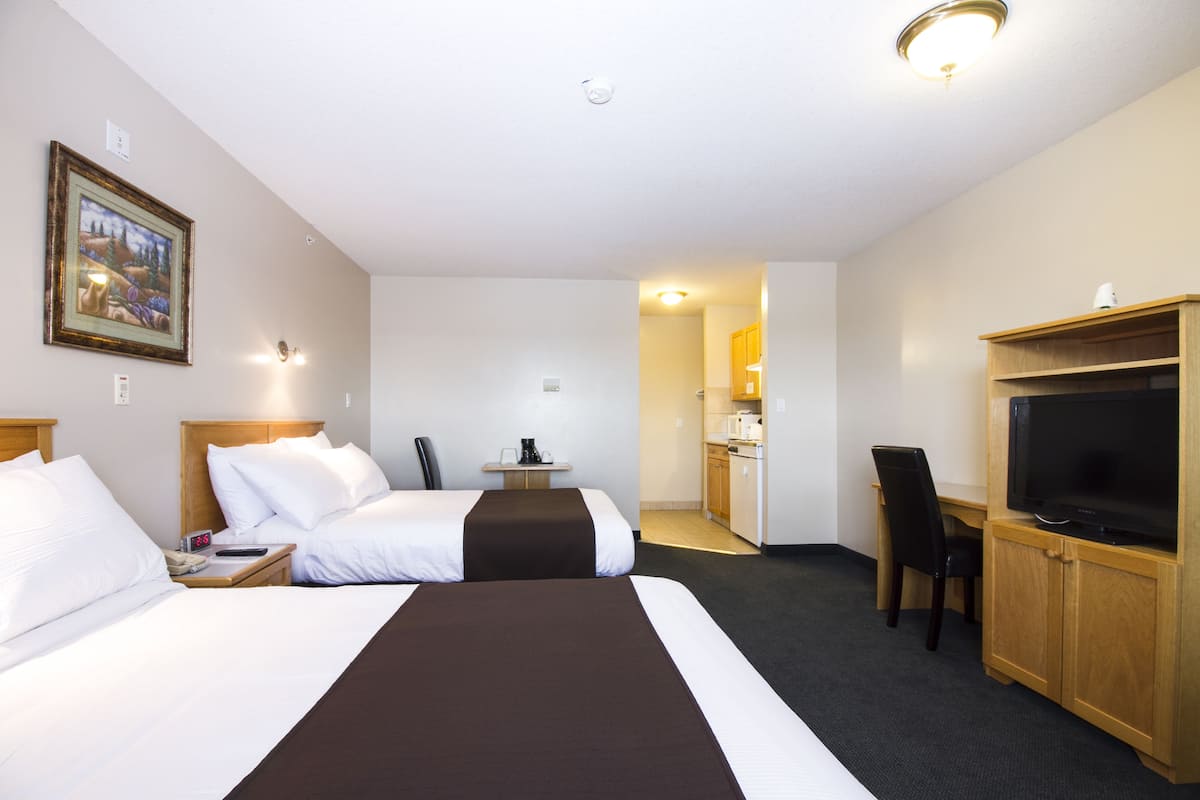 Standard Room, 2 Double Beds, Kitchenette | Free WiFi, bed sheets